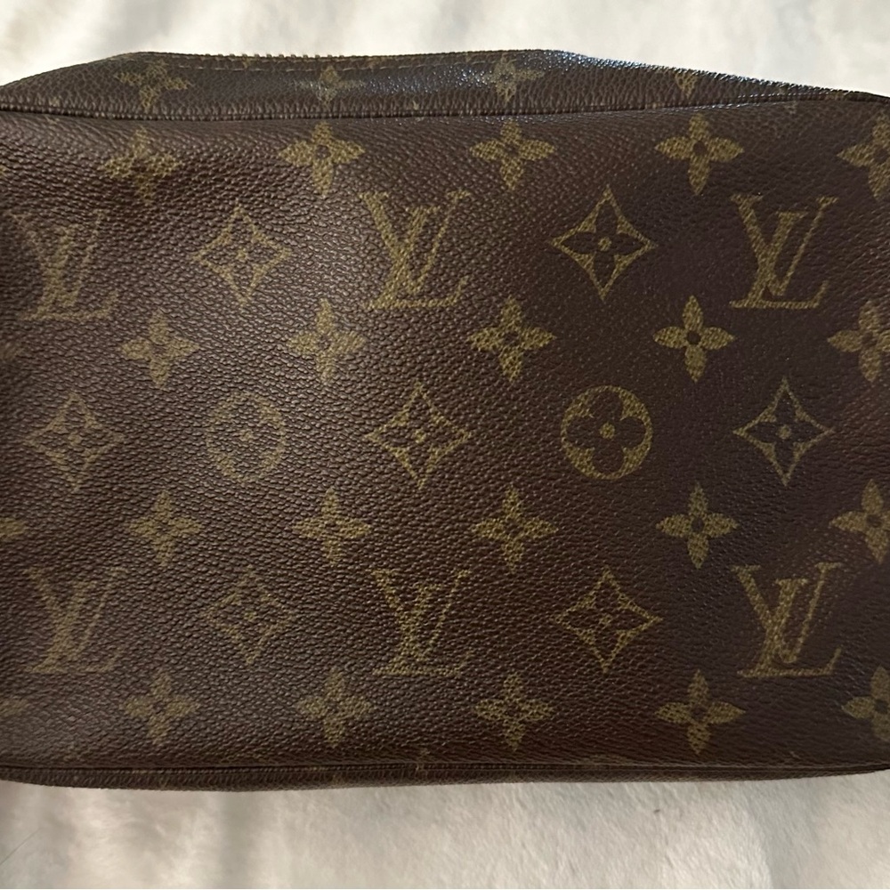 Louis Vuitton Trousse 23